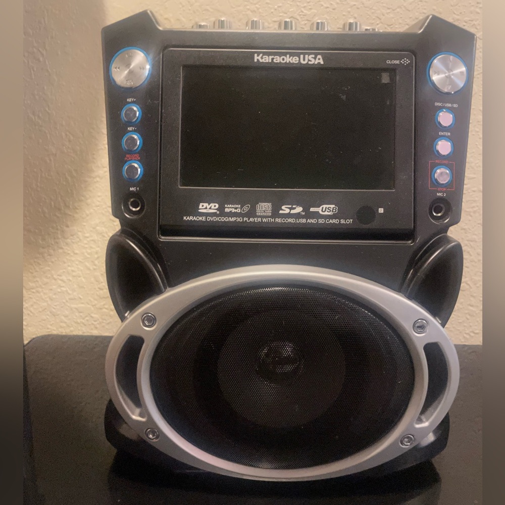 Karaoke USA Machine with color screen (no microphone)